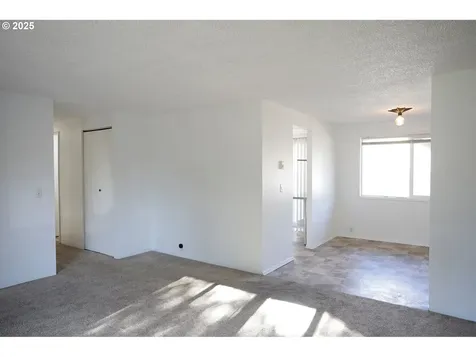 3803 Peppertree Drive Eugene OR 97402