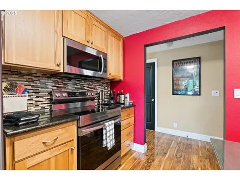 2017 Amirante Street Eugene OR 97402