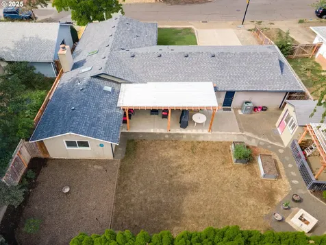 2017 Amirante Street Eugene OR 97402