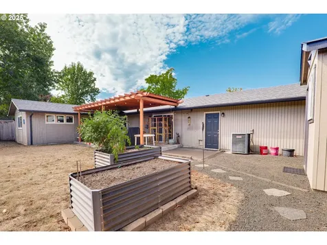 2017 Amirante Street Eugene OR 97402
