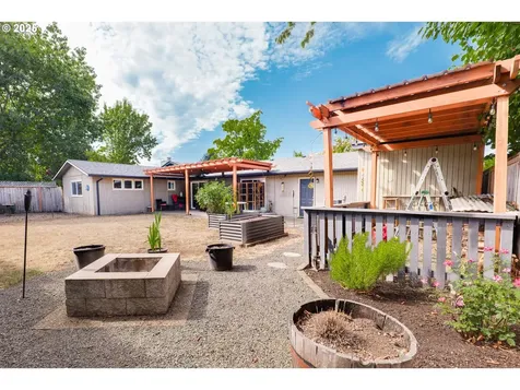 2017 Amirante Street Eugene OR 97402