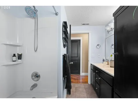 2017 Amirante Street Eugene OR 97402