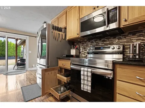 2017 Amirante Street Eugene OR 97402