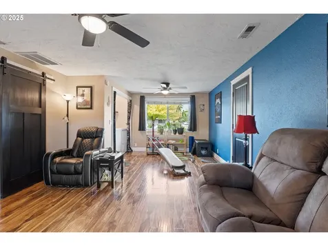 2017 Amirante Street Eugene OR 97402