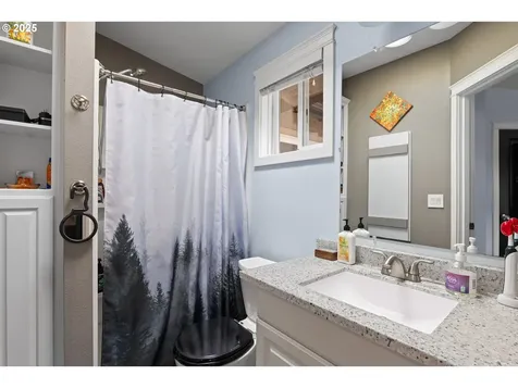 2017 Amirante Street Eugene OR 97402