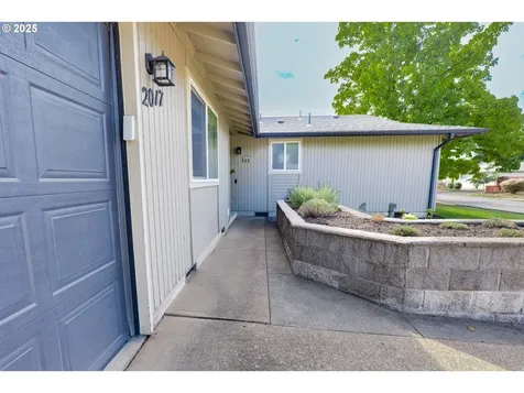 2017 Amirante Street Eugene OR 97402