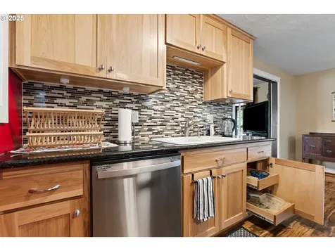 2017 Amirante Street Eugene OR 97402