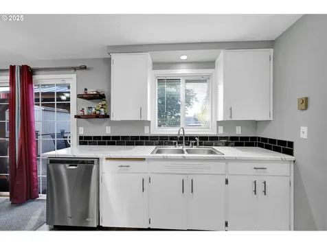 1756 10th Street Springfield OR 97477