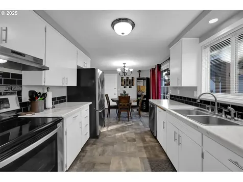 1756 10th Street Springfield OR 97477