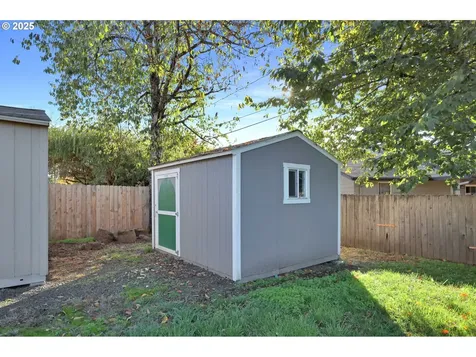1756 10th Street Springfield OR 97477