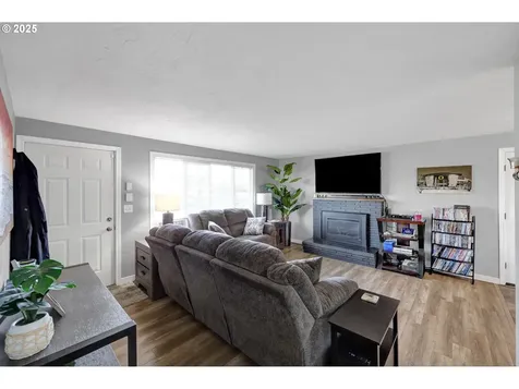 1756 10th Street Springfield OR 97477