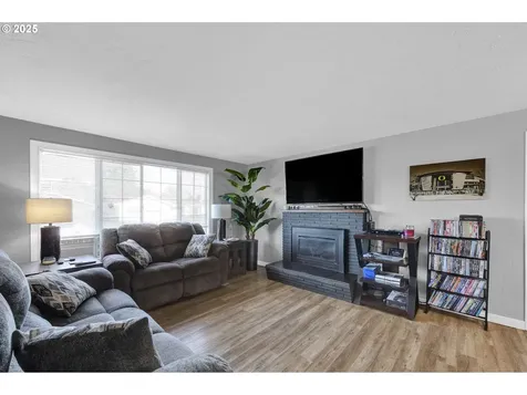 1756 10th Street Springfield OR 97477