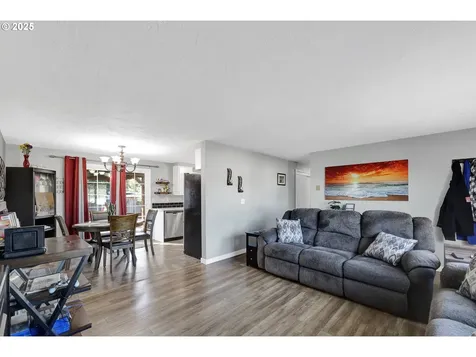 1756 10th Street Springfield OR 97477