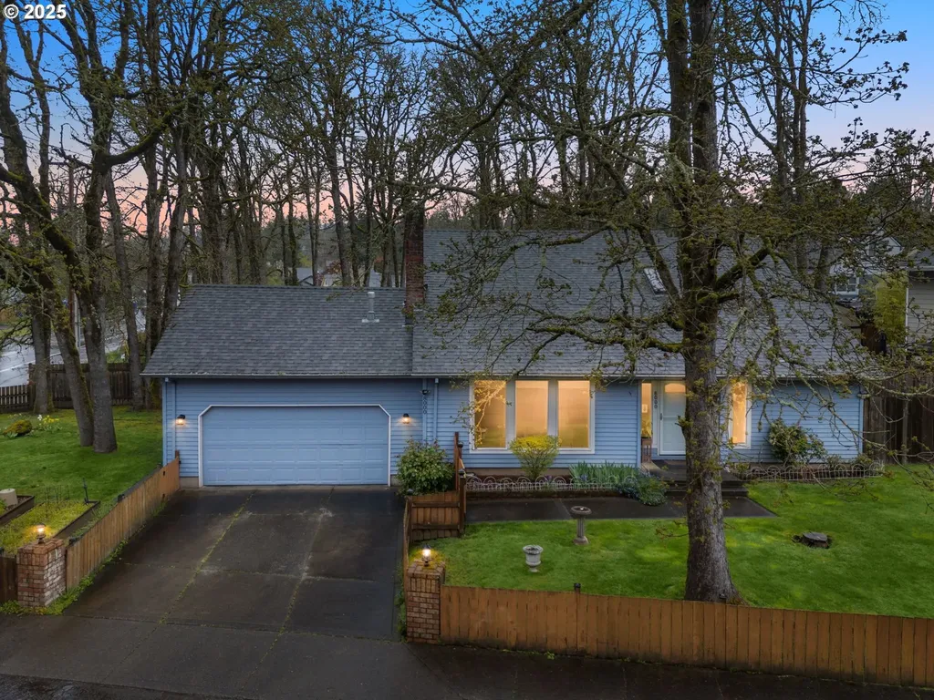 8000 Stoneoaks Court Gladstone OR 97027