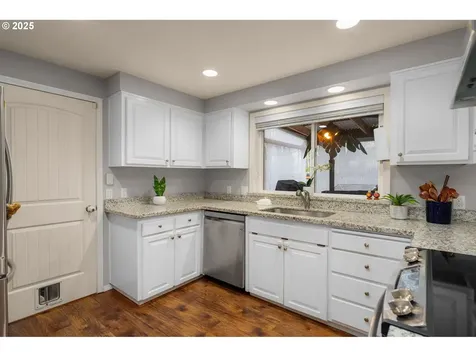 8000 Stoneoaks Court Gladstone OR 97027