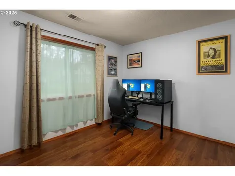 8000 Stoneoaks Court Gladstone OR 97027