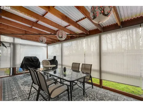 8000 Stoneoaks Court Gladstone OR 97027