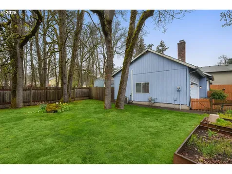 8000 Stoneoaks Court Gladstone OR 97027