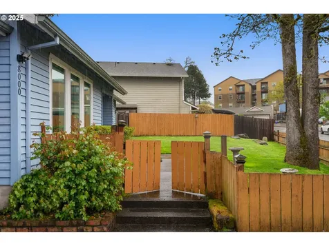 8000 Stoneoaks Court Gladstone OR 97027