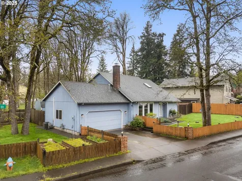 8000 Stoneoaks Court Gladstone OR 97027