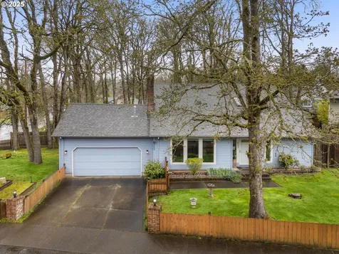 8000 Stoneoaks Court Gladstone OR 97027
