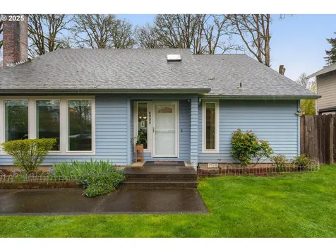8000 Stoneoaks Court Gladstone OR 97027
