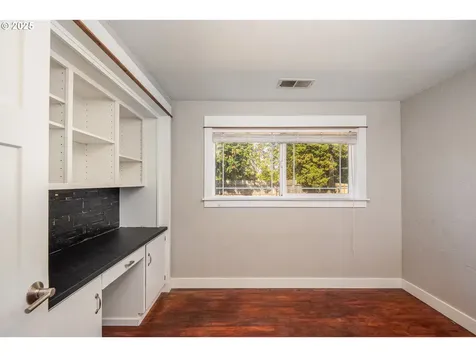 590 Colonial Drive Springfield OR 97477