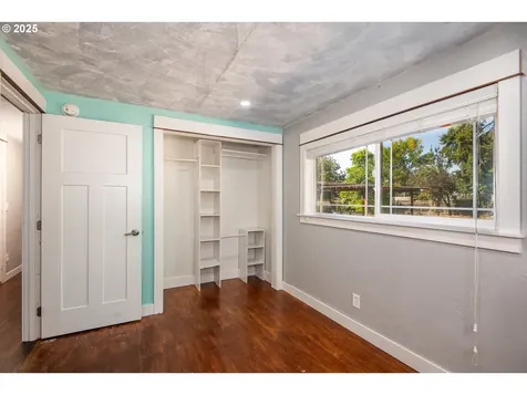 590 Colonial Drive Springfield OR 97477