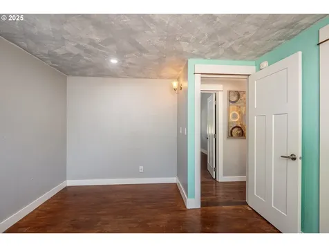 590 Colonial Drive Springfield OR 97477