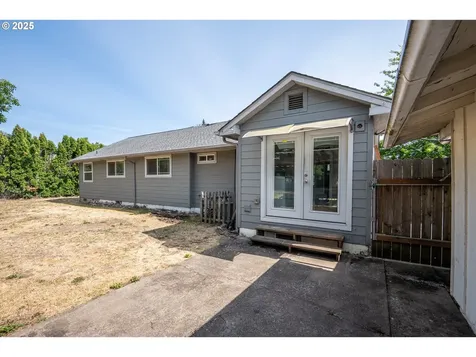 590 Colonial Drive Springfield OR 97477