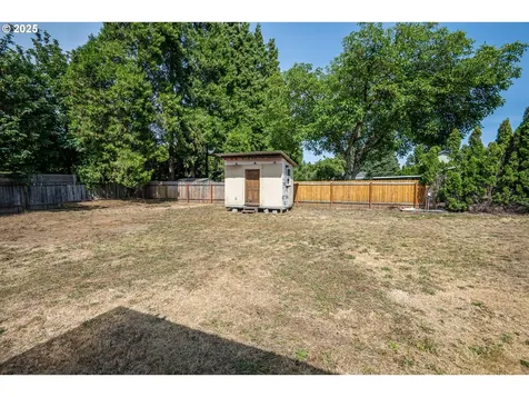 590 Colonial Drive Springfield OR 97477