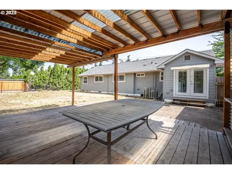 590 Colonial Drive Springfield OR 97477