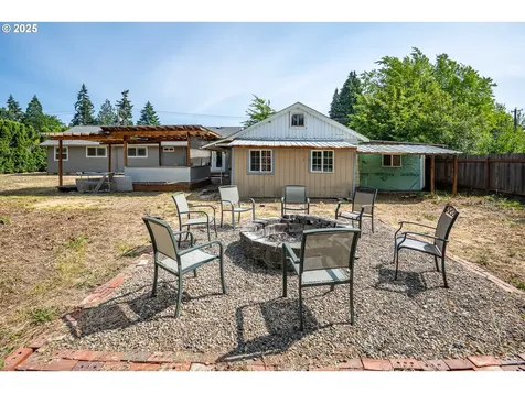590 Colonial Drive Springfield OR 97477