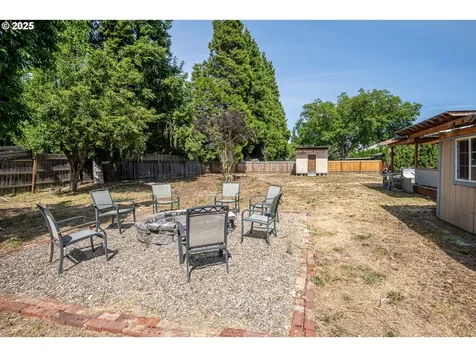 590 Colonial Drive Springfield OR 97477
