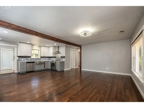 590 Colonial Drive Springfield OR 97477