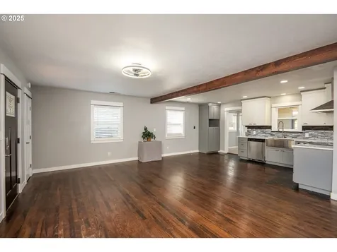 590 Colonial Drive Springfield OR 97477