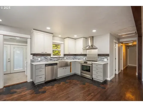 590 Colonial Drive Springfield OR 97477