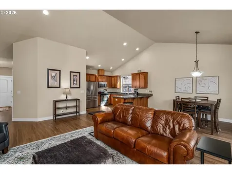 4155 Stellar Way Springfield OR 97478