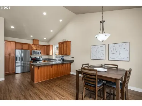 4155 Stellar Way Springfield OR 97478