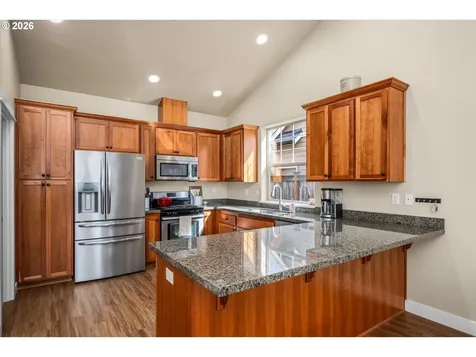 4155 Stellar Way Springfield OR 97478