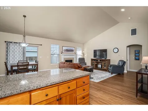 4155 Stellar Way Springfield OR 97478