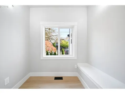 1925 SE Sherrett Street Portland OR 97202