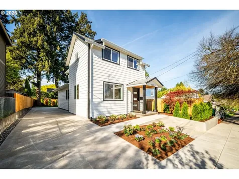 1925 SE Sherrett Street Portland OR 97202