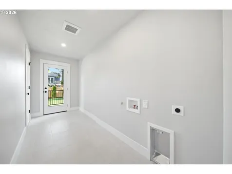 1925 SE Sherrett Street Portland OR 97202