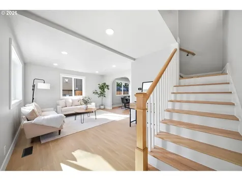 1925 SE Sherrett Street Portland OR 97202
