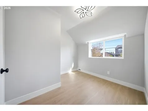 1925 SE Sherrett Street Portland OR 97202