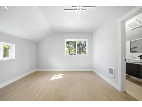 1925 SE Sherrett Street Portland OR 97202