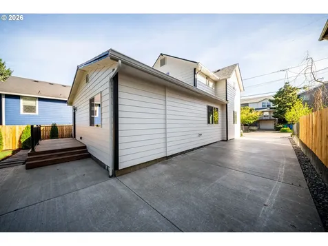 1925 SE Sherrett Street Portland OR 97202