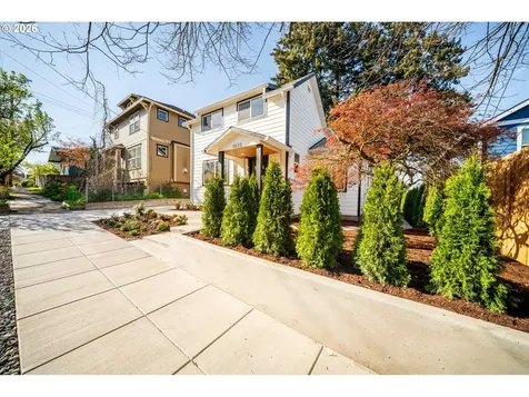 1925 SE Sherrett Street Portland OR 97202