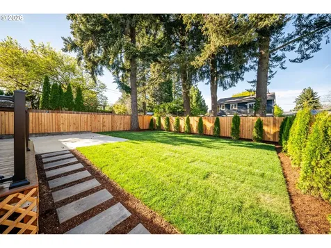1925 SE Sherrett Street Portland OR 97202